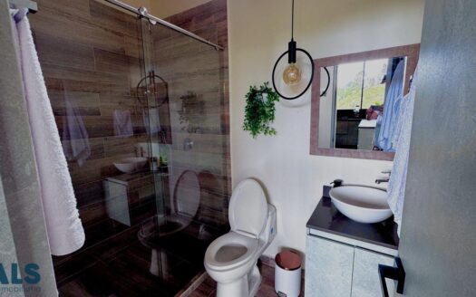 Casa Moderna Frente a la represa en la Vereda Bonilla, El Peñol – 2 Habitaciones – MLS 257056