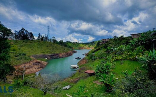 Casa Moderna Frente a la represa en la Vereda Bonilla, El Peñol – 2 Habitaciones – MLS 257056