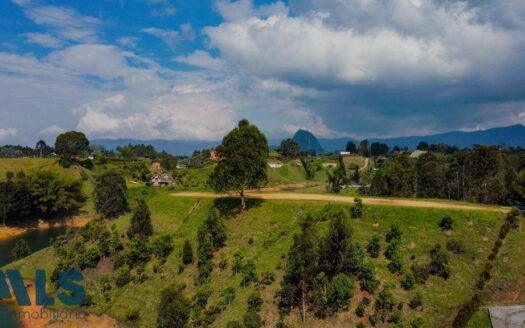 Lote en Península El Peñol con Marina y Potencial de Desarrollo – MLS 245869