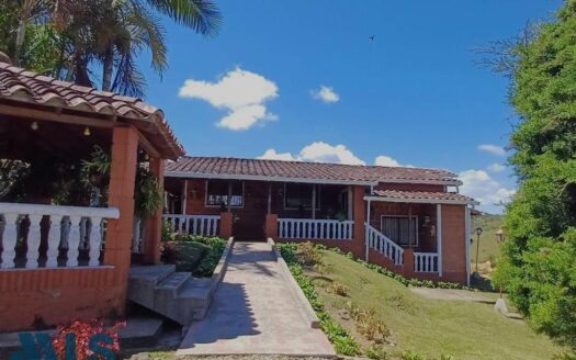 Finca Campestre de 3 Habitaciones en Vereda Marial, El Peñol – MLS 255722