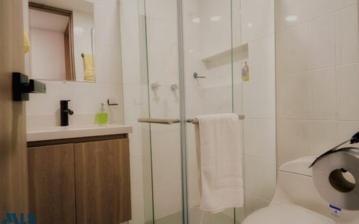 Apartamento de 1 habitación en el centro de Guatapé con balcón y vista a la represa – MLS 256473