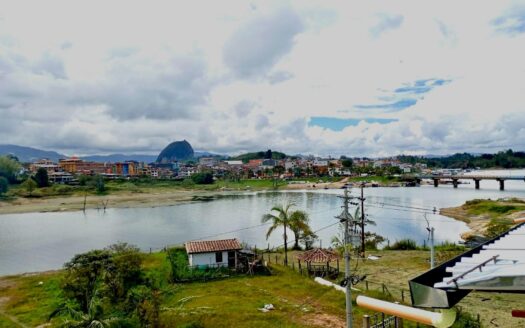 Apartamento de 4 Habitaciones con Patios en El Roble, Guatapé – MLS 256136