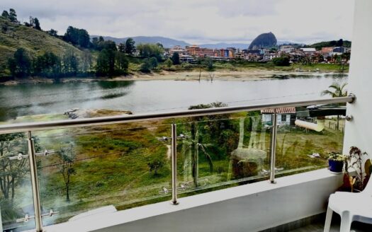 Apartamento de 4 Habitaciones con Patios en El Roble, Guatapé – MLS 256136