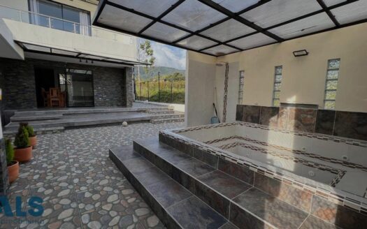 Finca de Lujo de 5 Habitaciones en El Roble, Guatapé – MLS 252228