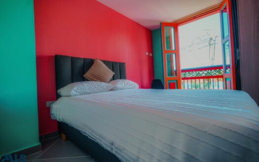 Apartamento de 1 habitación en el centro de Guatapé con balcón y vista a la represa – MLS 256473